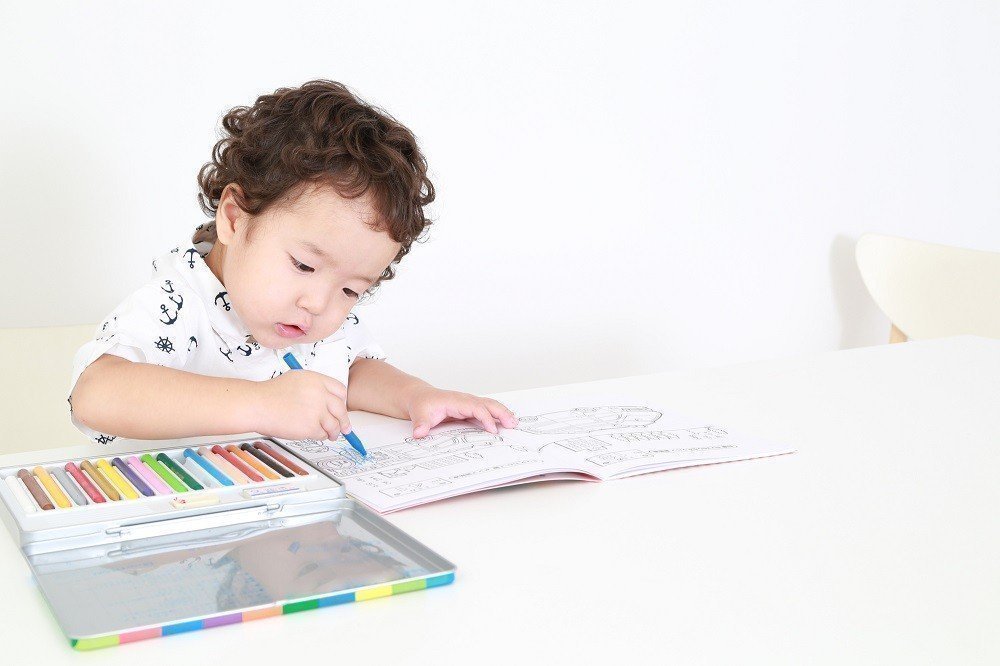 幼児期の塗り絵で自己肯定感アップ！保育士が意識したい塗り絵の活用法の画像
