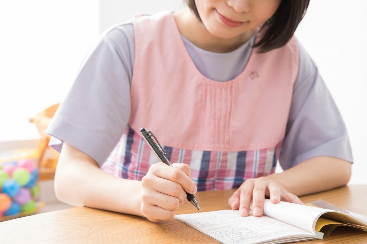 保育園の連絡帳は何を書けばいい？連絡帳アプリならスマホ片手で入力できる？の画像