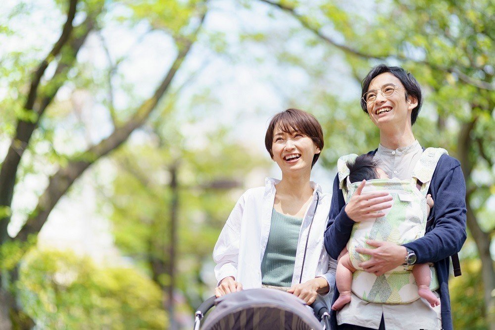 抱っこ紐はいつから使う？種類や選び方、生後１ヶ月の新生児は何時間まで使っていいのか解説の画像