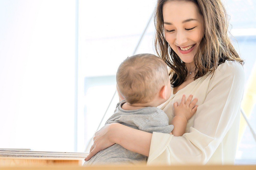 どうやって伸ばす？保護者がこれからの教育に求める「自己肯定感」とタッチングケアのすすめの画像
